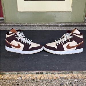 Air Jordan 1 Brown/Pecan-Oatmeal Women’s Size 11.5 Pre-Owned With Box